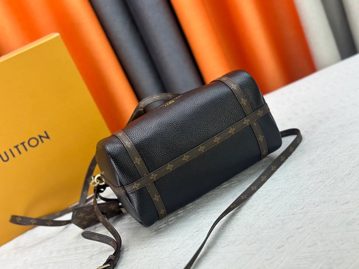 Travel handbag