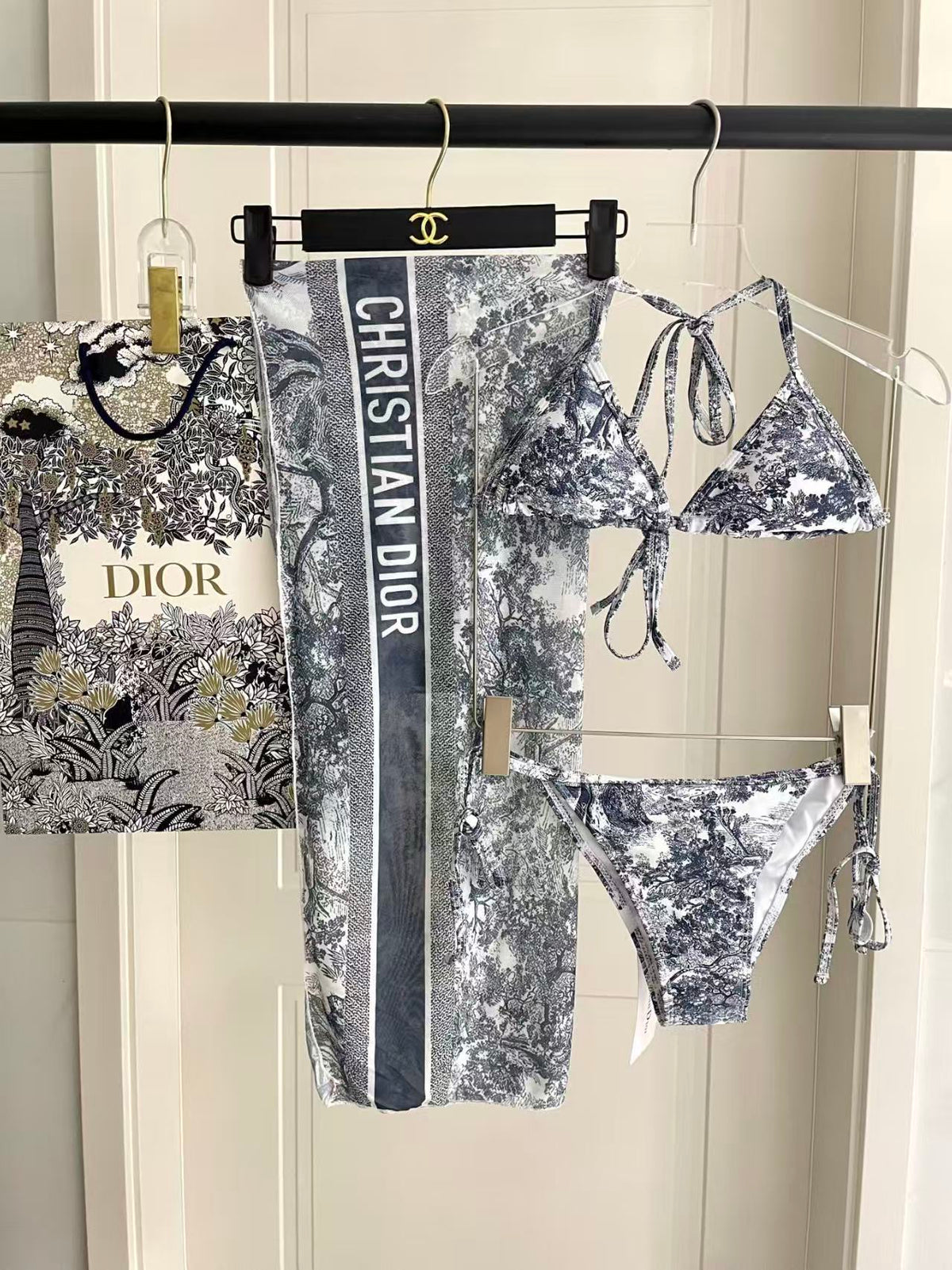 New three piece printed swimsuit