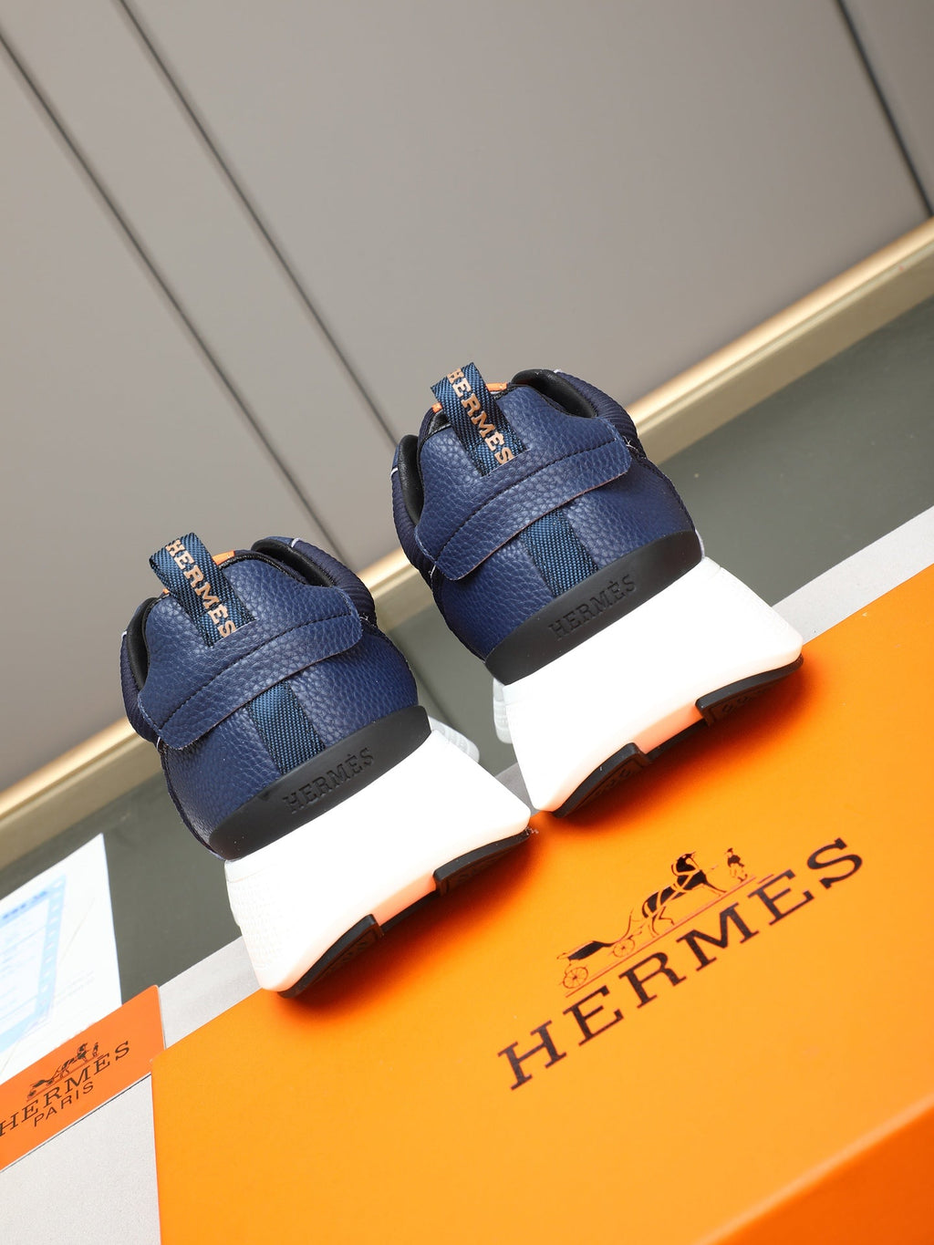 Men's casual sports shoes