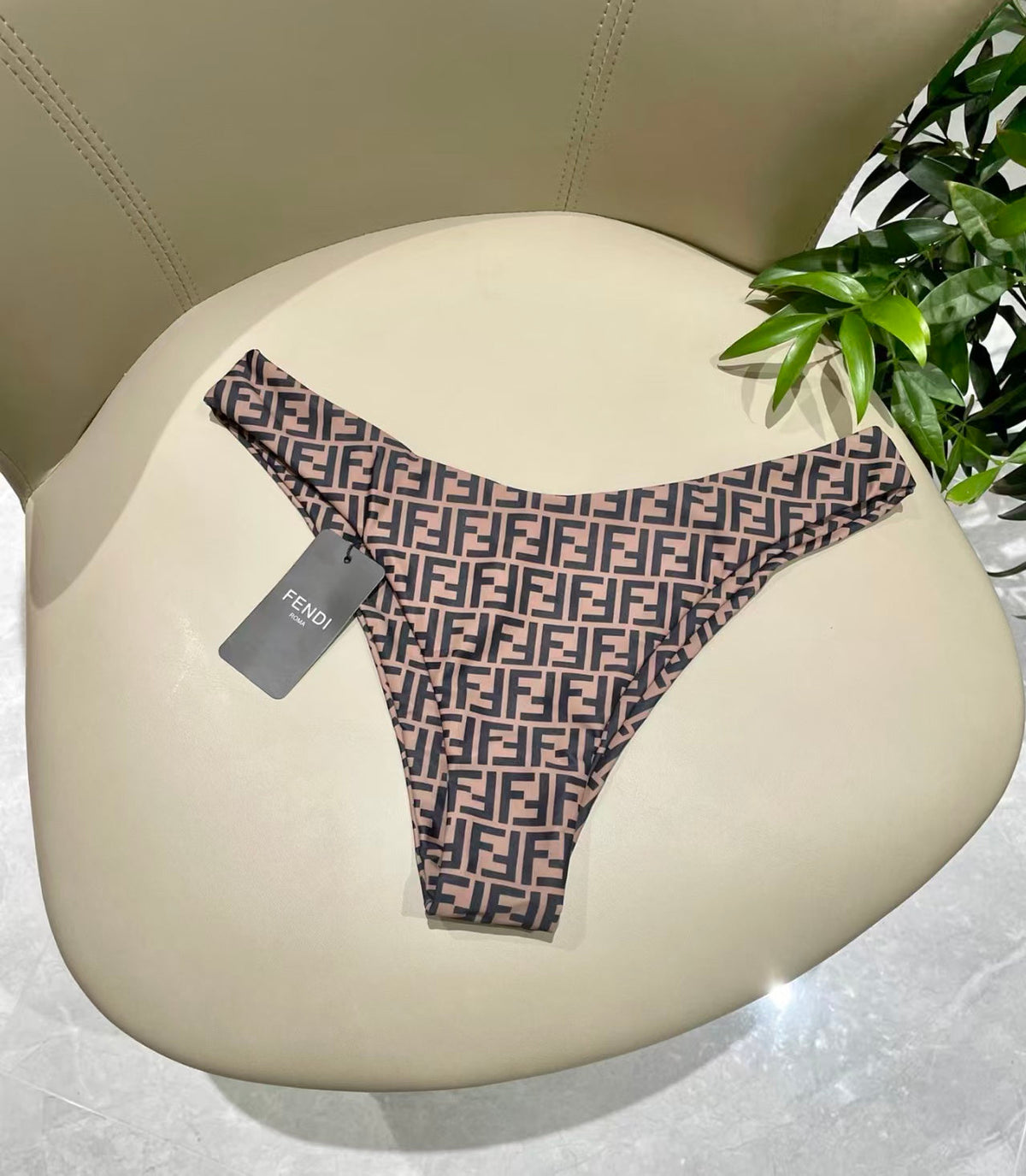 New swimsuit with steel rim
