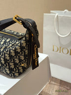 Horizontal lunch box bag made of canvas and cowhide