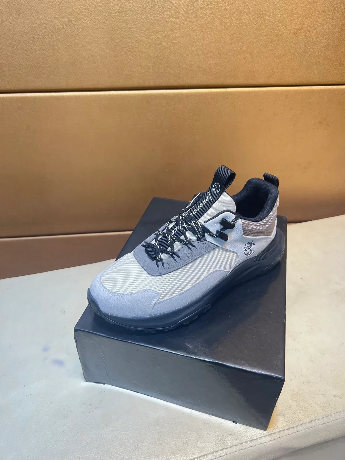 Low cut outdoor casual shoes
