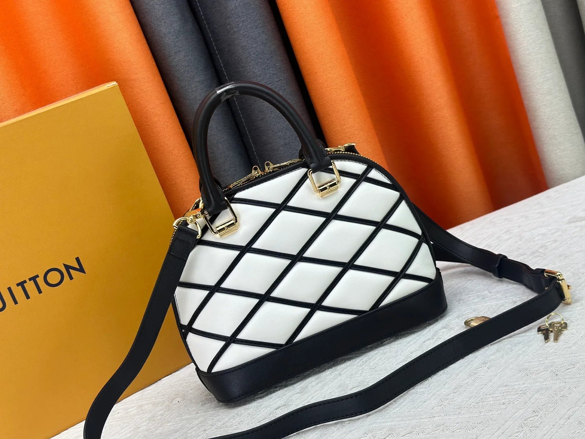 Classic Alma handbag
