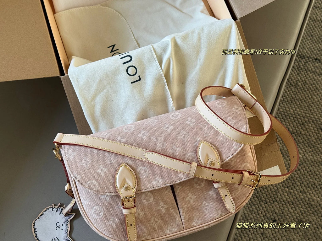 Bean Paste Powder Cowboy Double Button Saddle Postman Bag