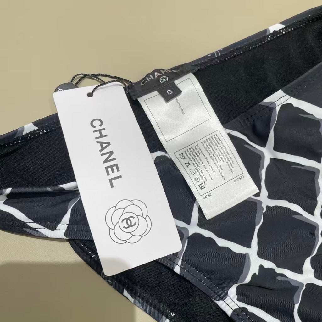 New quick drying elastic swimsuit