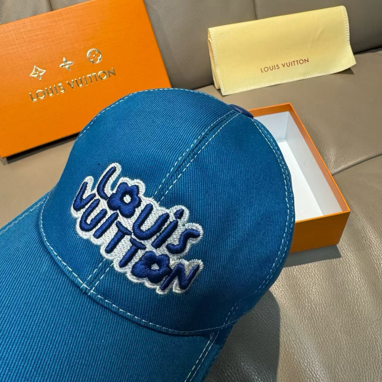 New embroidered canvas baseball cap