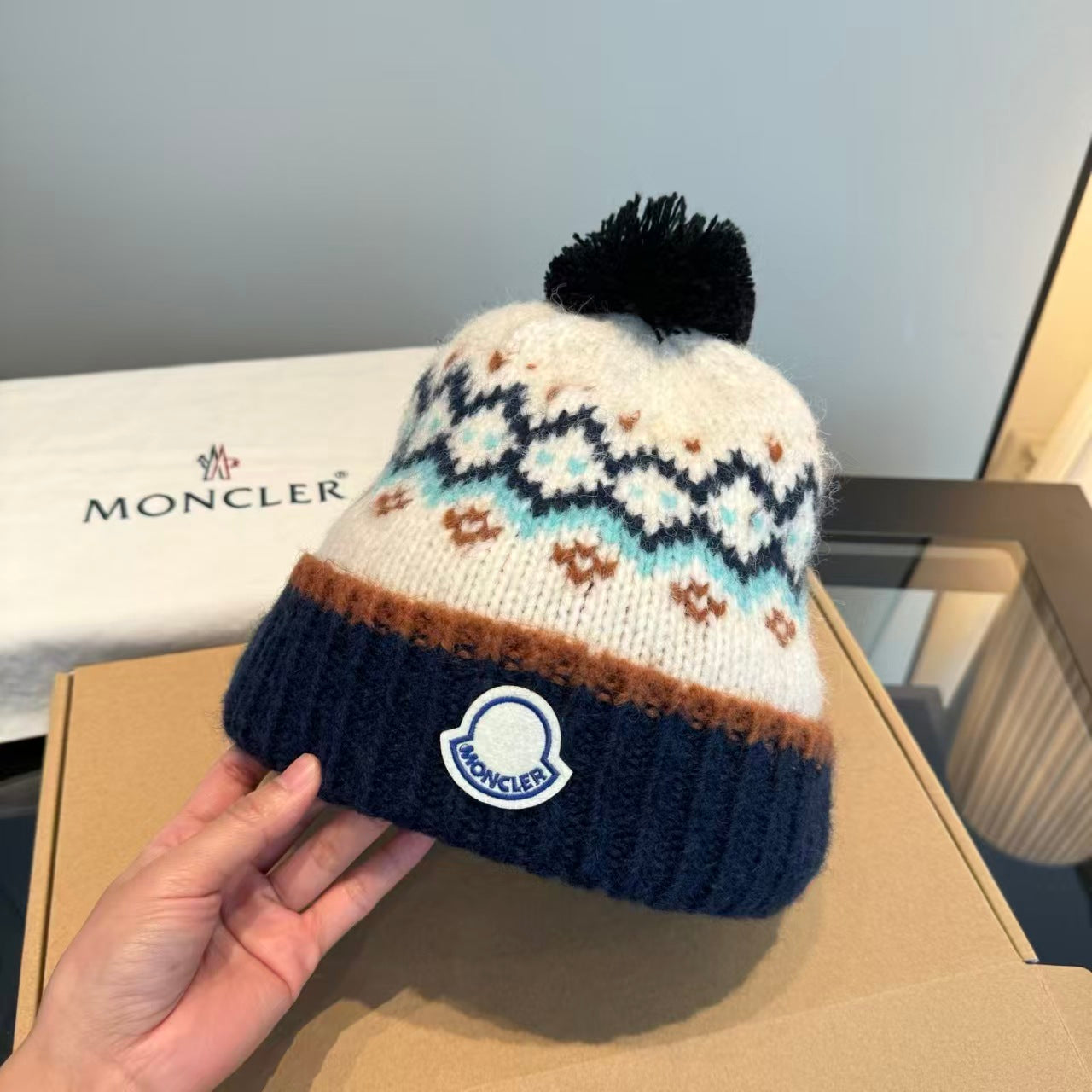 Explosive woolen hat