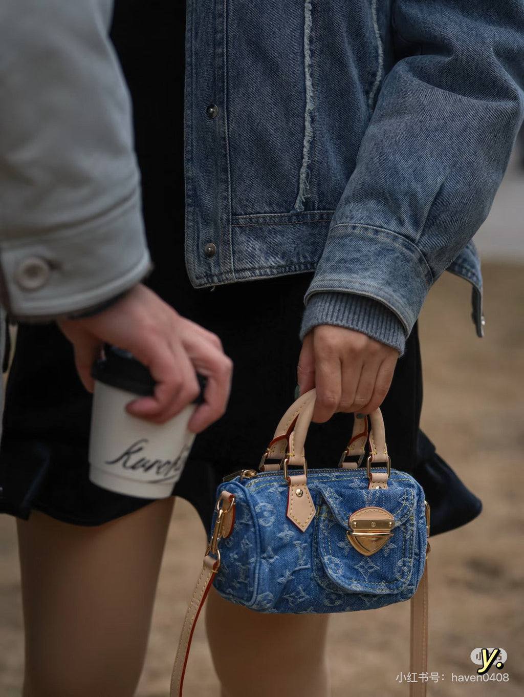 Blue denim pocket pillow bag