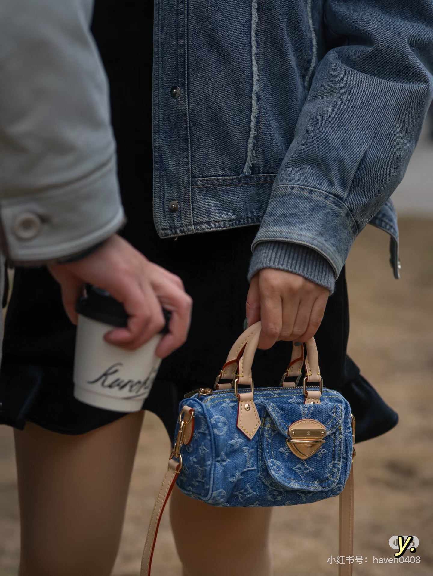 Blue denim pocket pillow bag