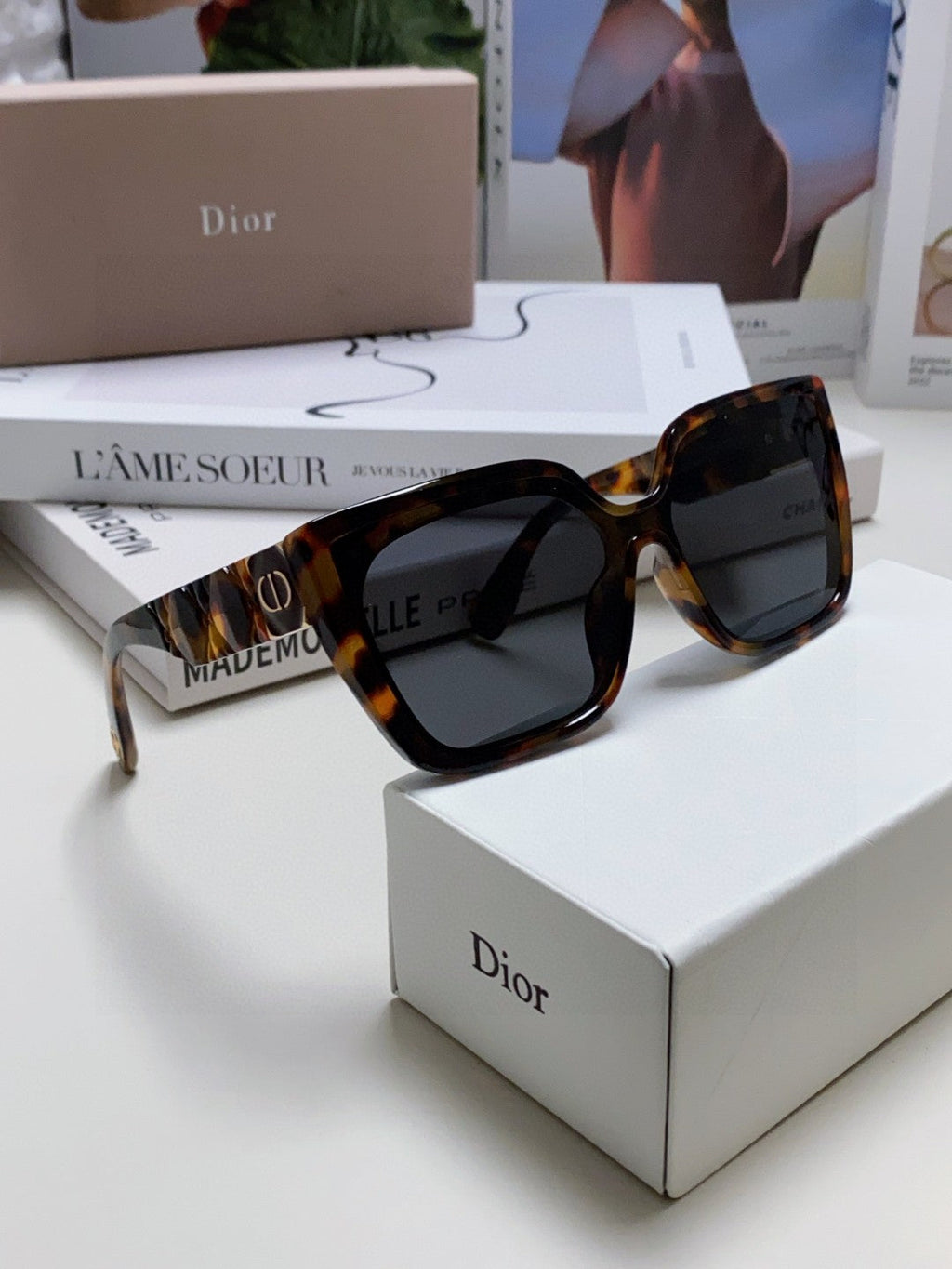 Super Beautiful Geometric Lingge Mirror Legs Super Beautiful New Women's Sunglasses