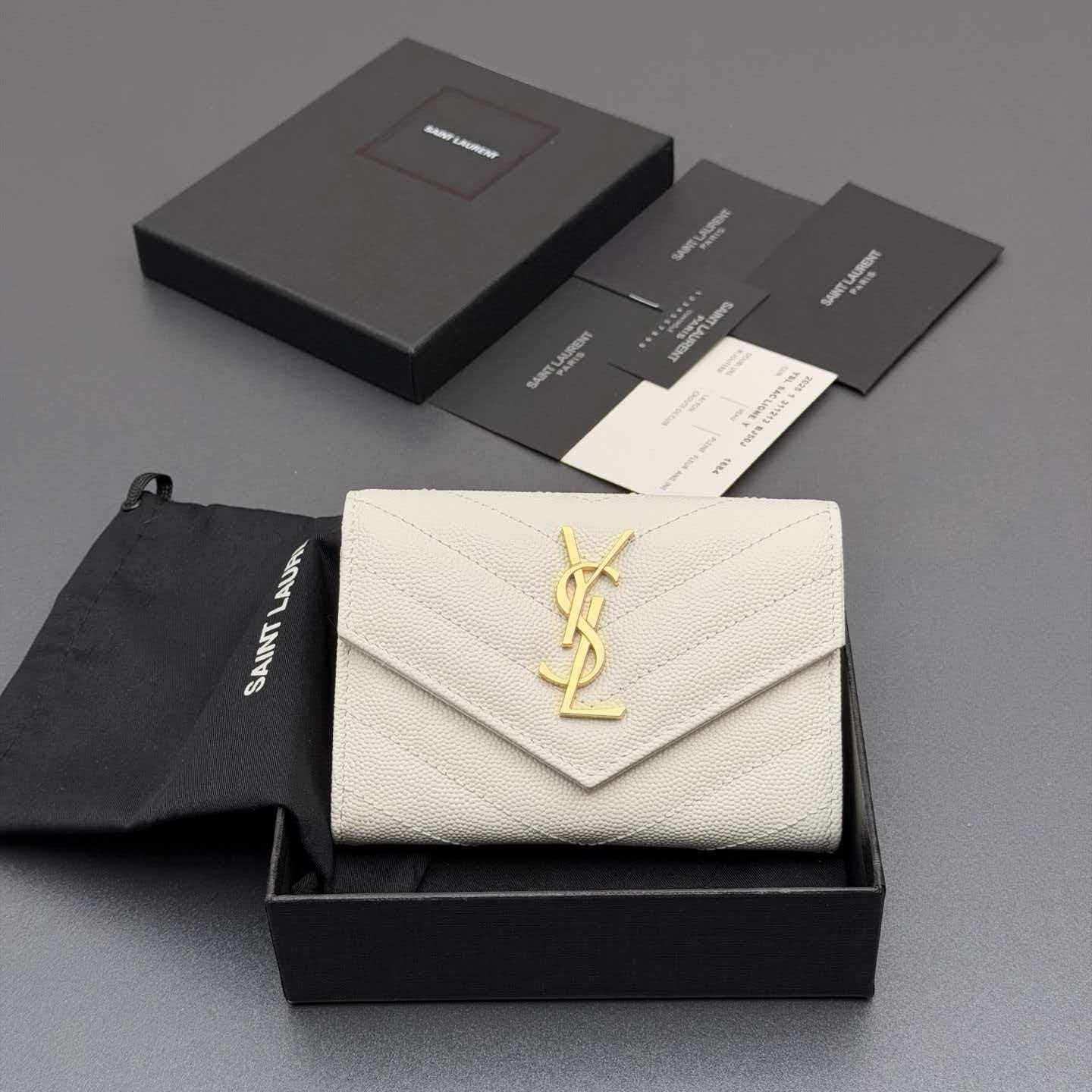 Short grain embossed leather envelope wallet \ nFlip wallet