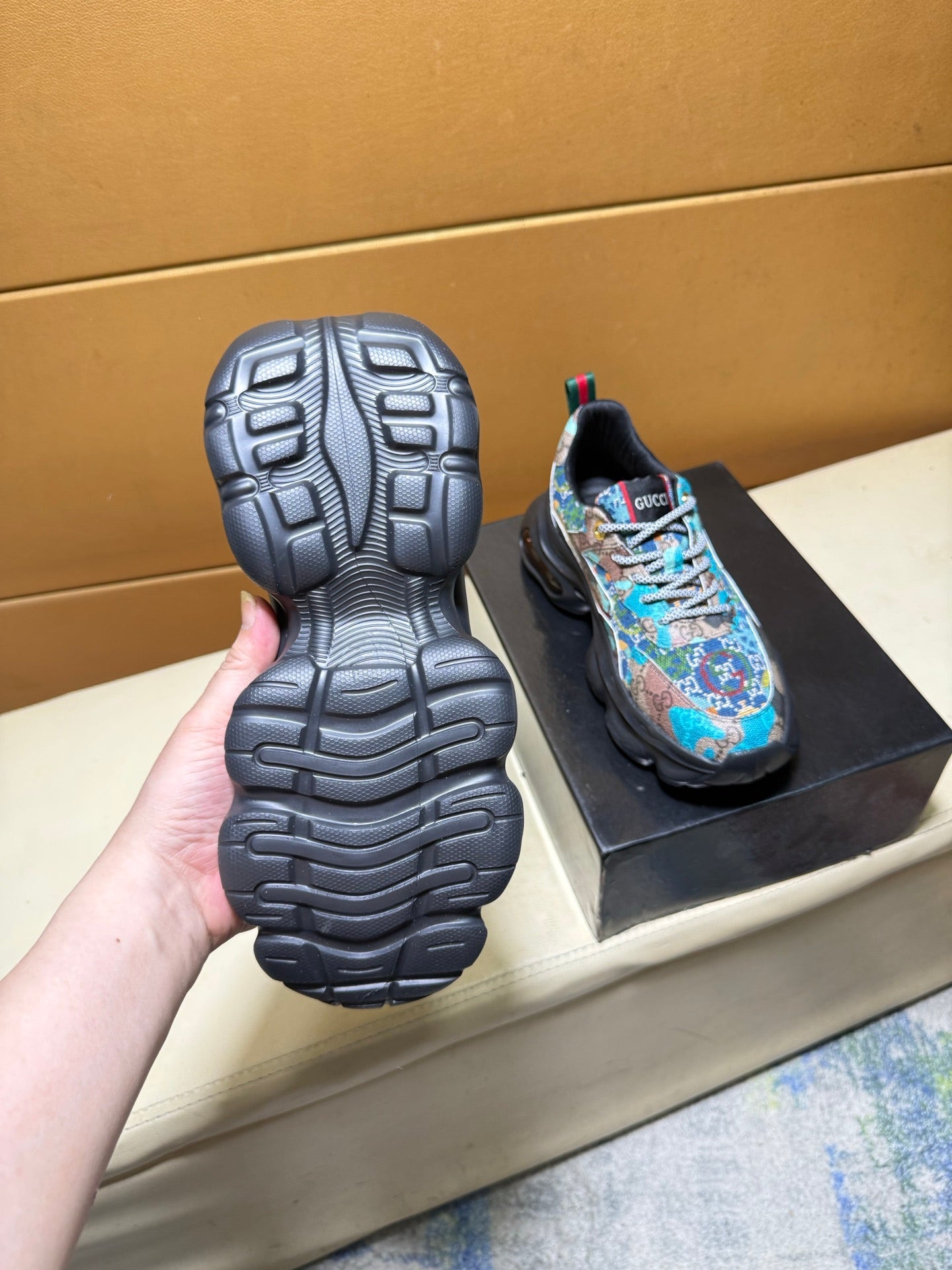 Unique modern style sports shoes