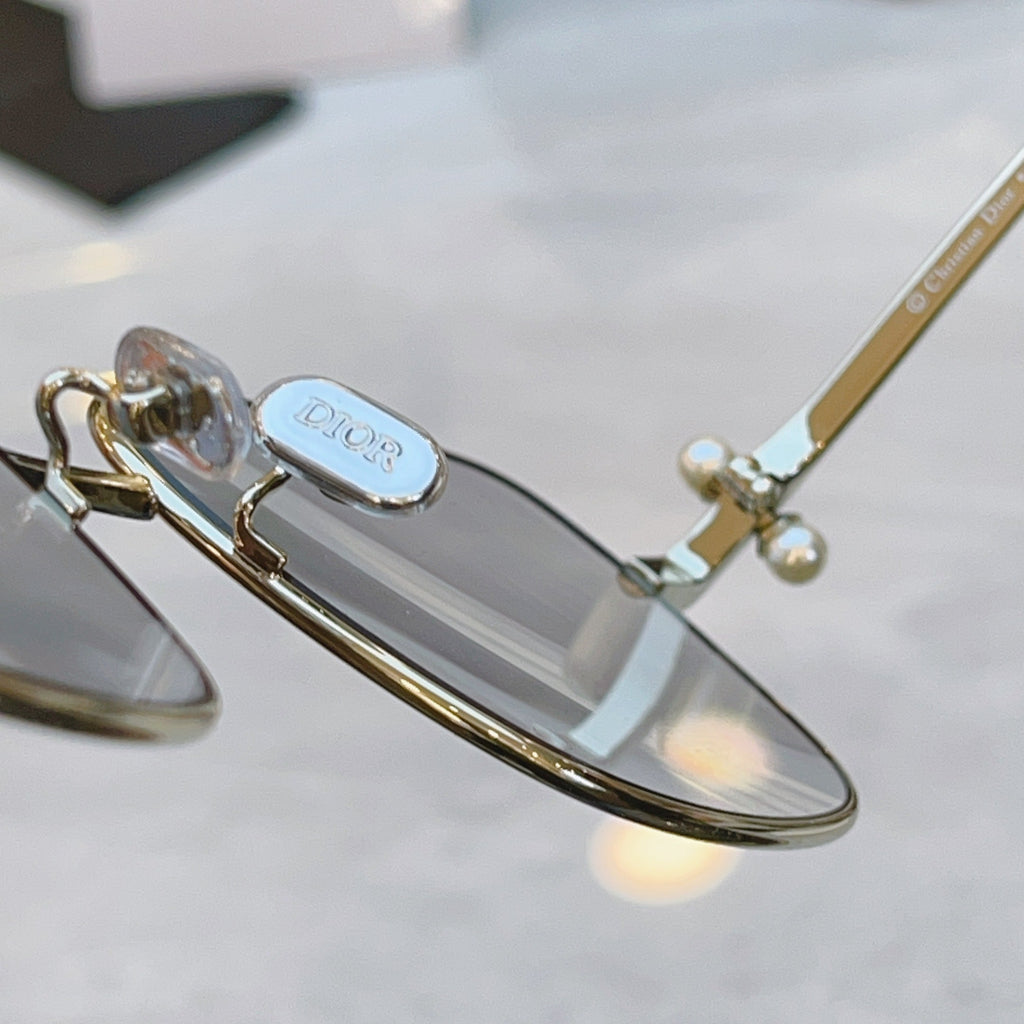 Metal framed sunglasses