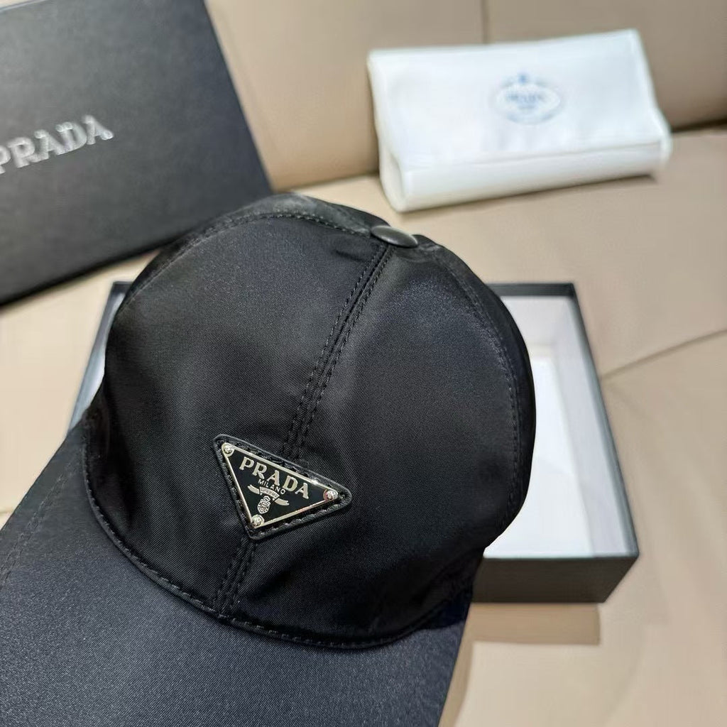 New triangular metal baseball cap