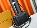 Travel handbag