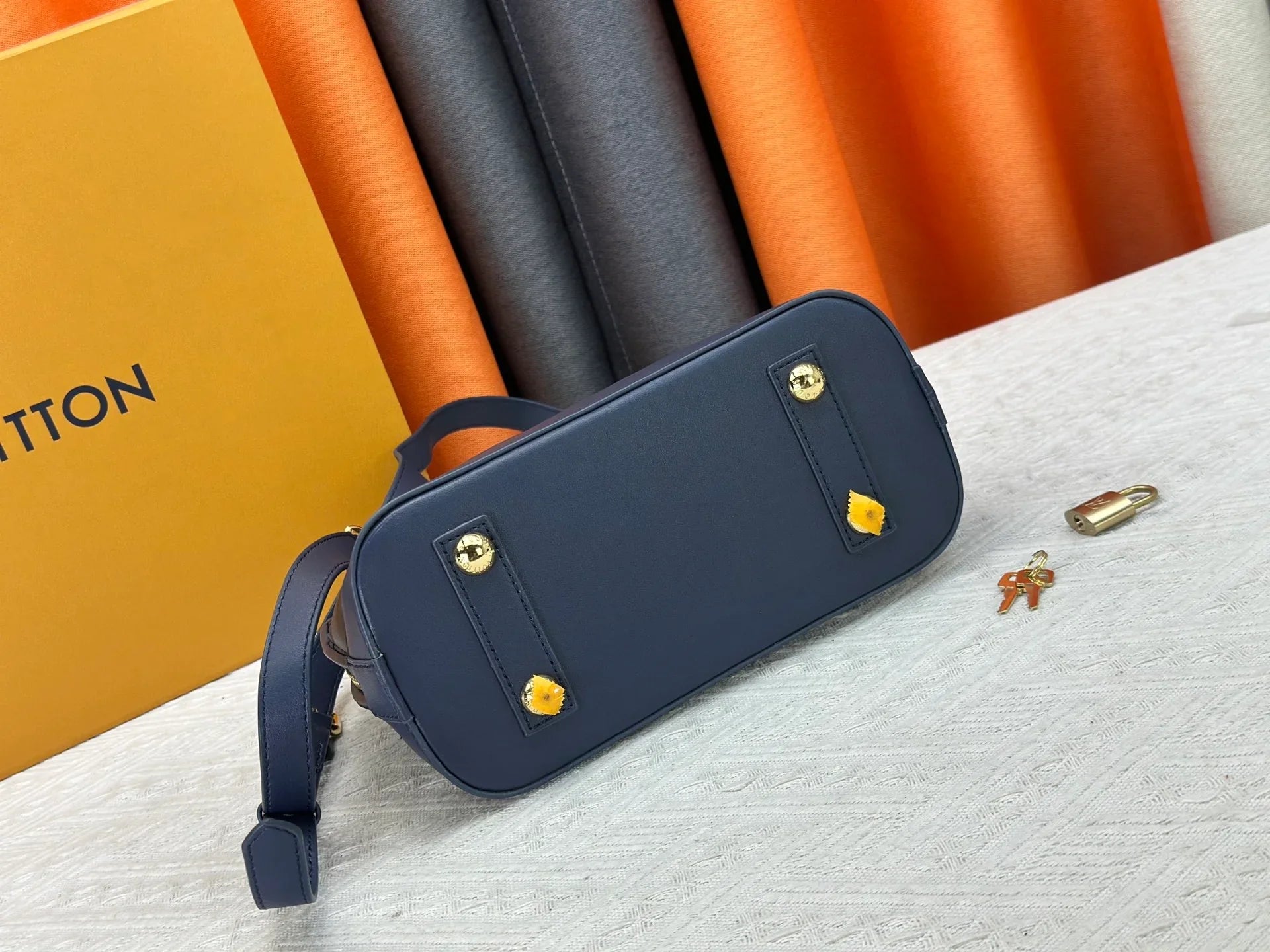 Classic Alma handbag