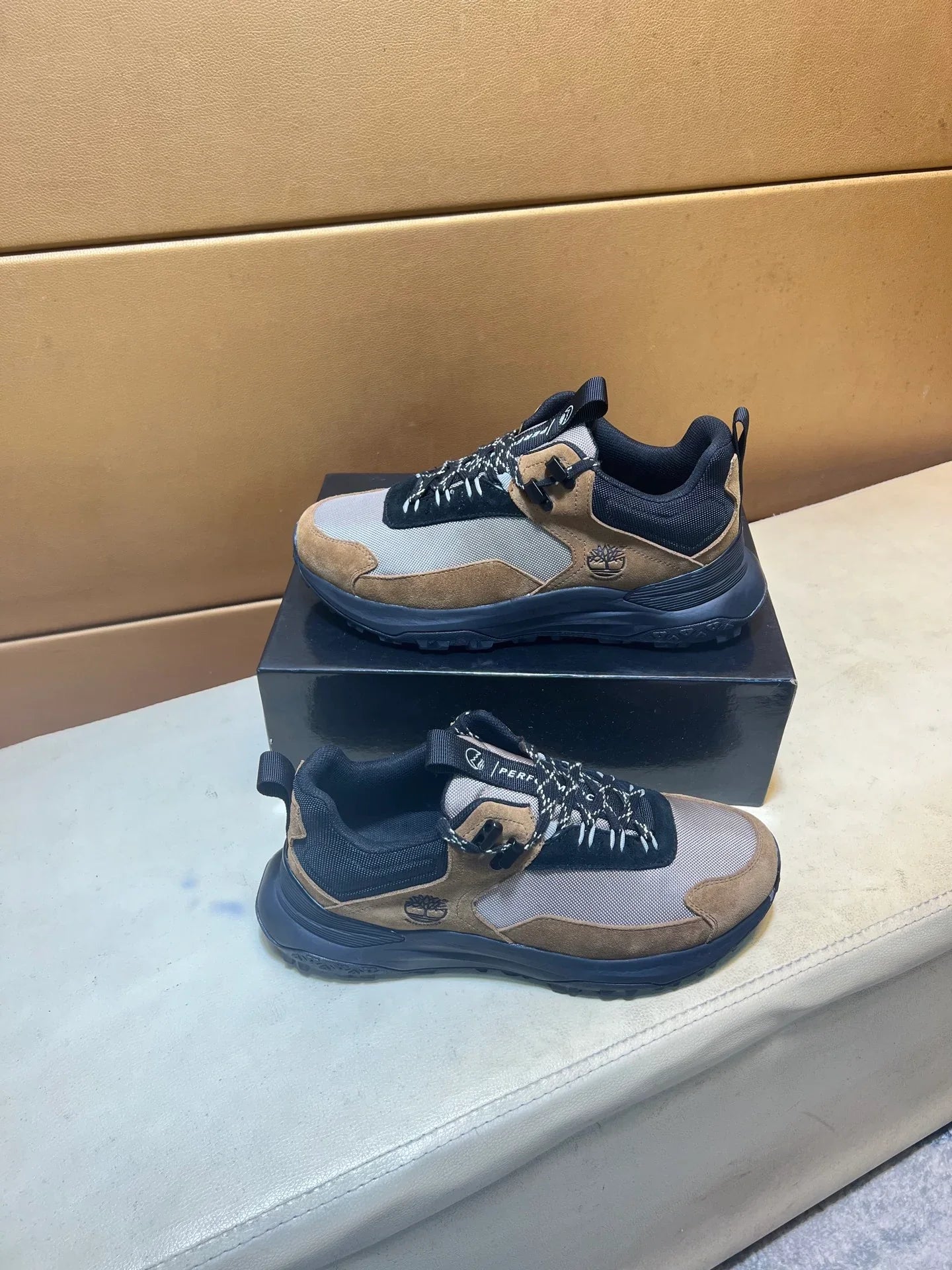 Low cut outdoor casual shoes