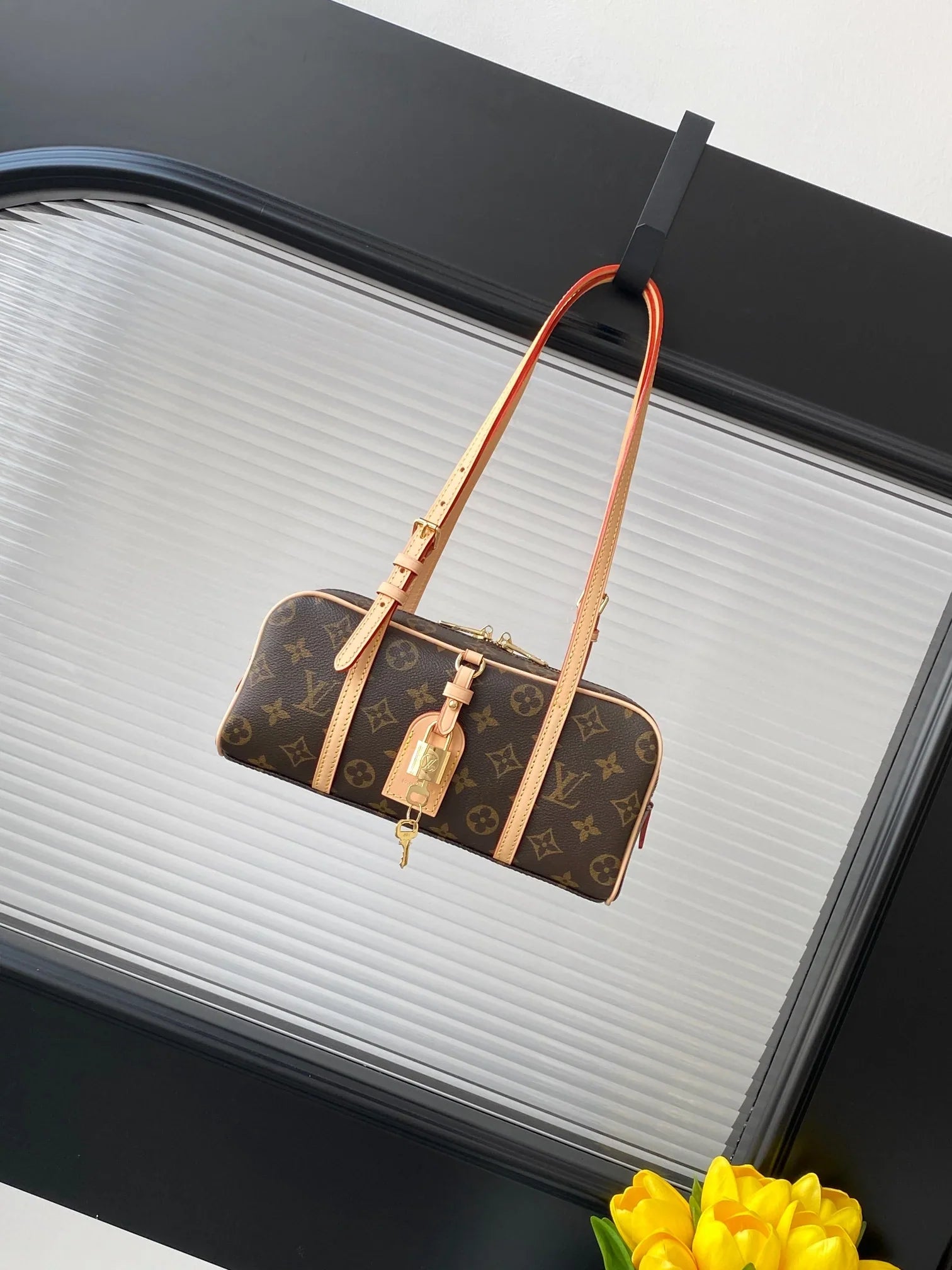 Dynamic 163c chip retro handbag