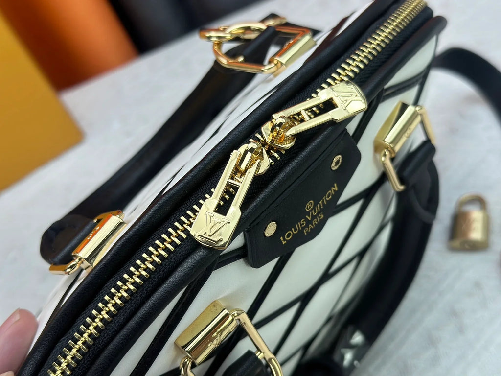 Classic Alma handbag