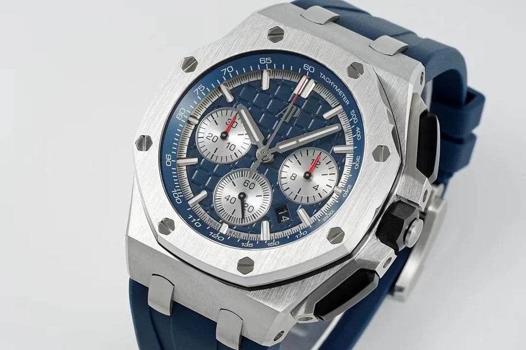 Chronograph - Ceramic Bezel - 904L Steel - Quartz- 43mm