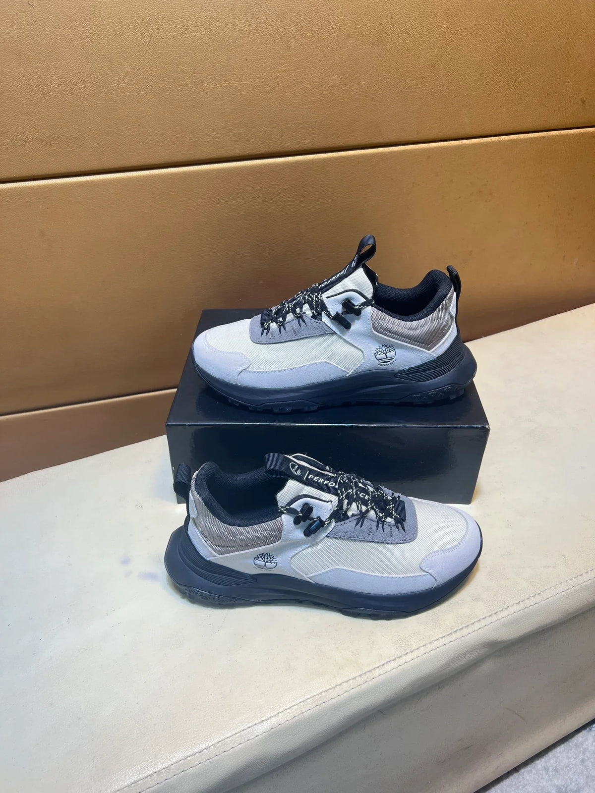 Low cut outdoor casual shoes