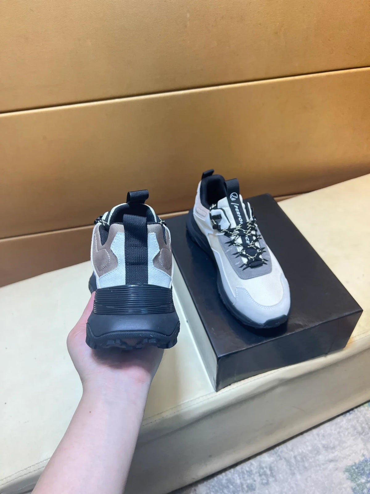 Low cut outdoor casual shoes