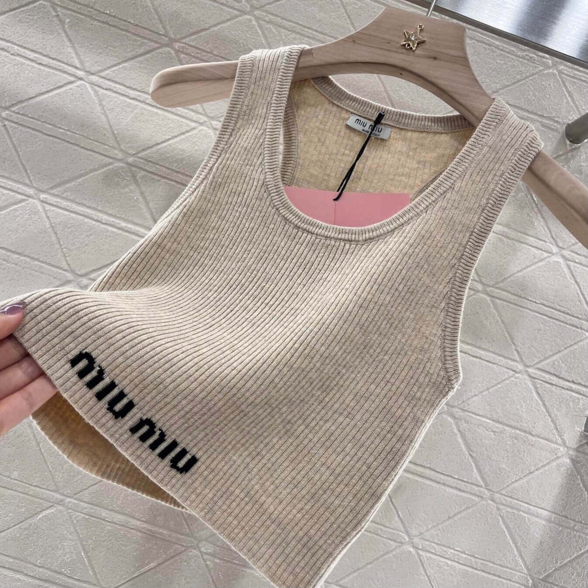 Minimalist Hem Embroidered Knitted Vest