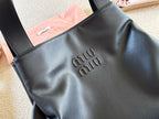 Vertical trapezoidal tote bag