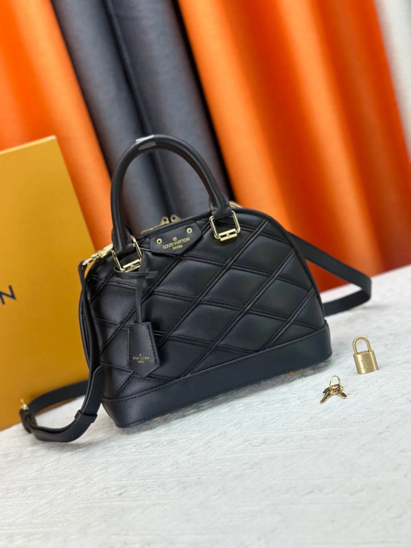 Classic Alma handbag