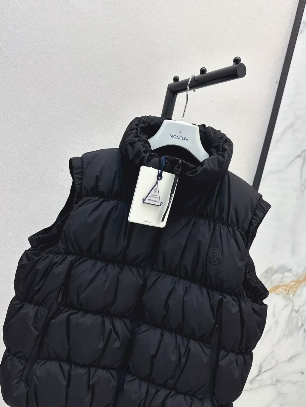 25 Collar decoration down vest