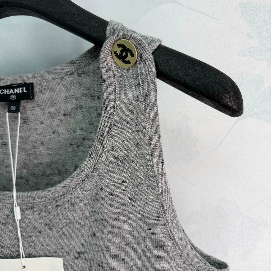 Chanel / 26 Early Autumn New Grey Knit Vest
