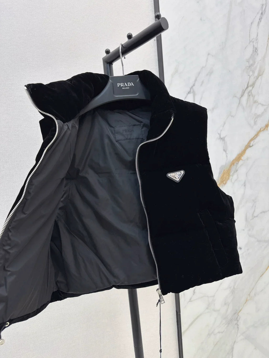 25 Small stand collar velvet down vest