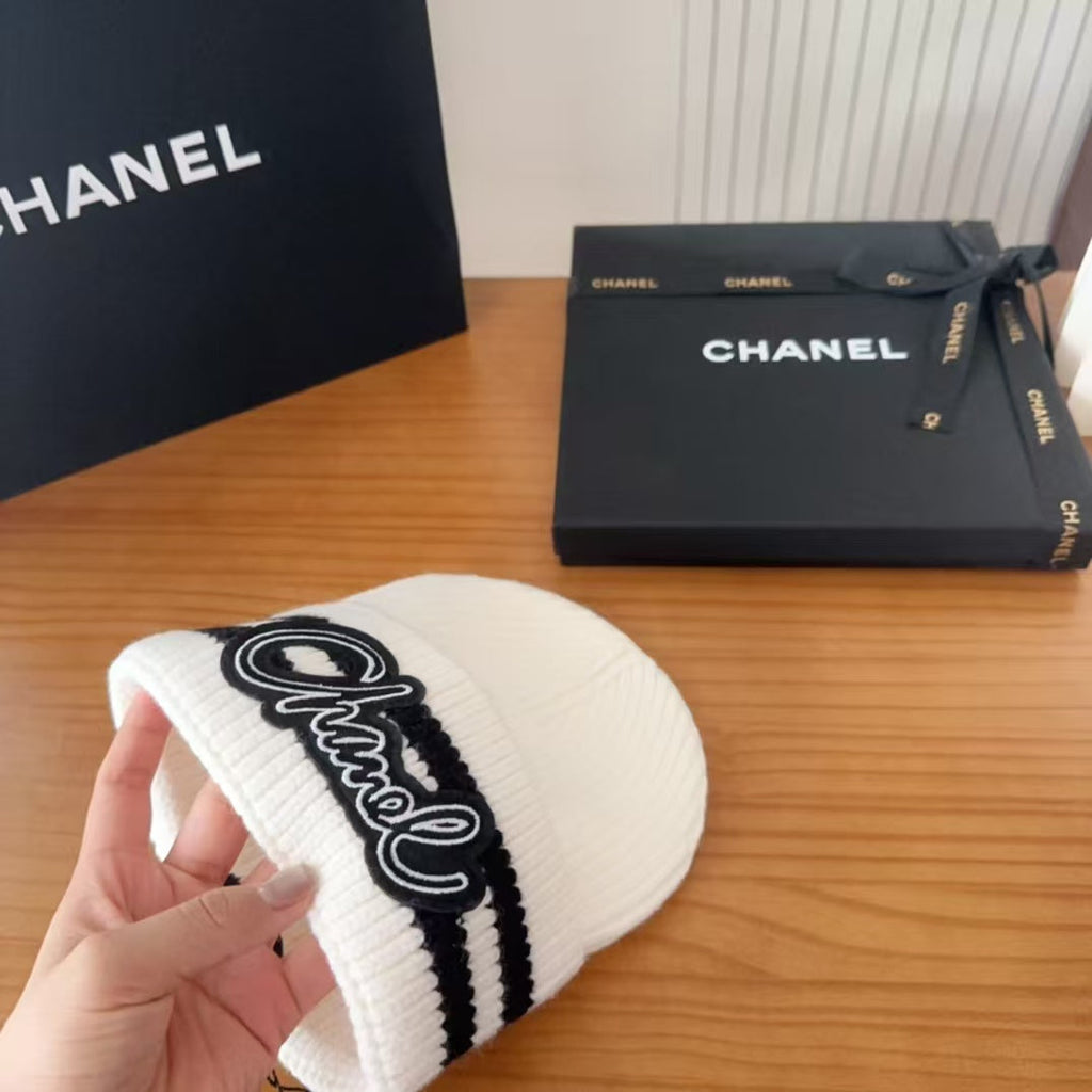 New autumn and winter hats