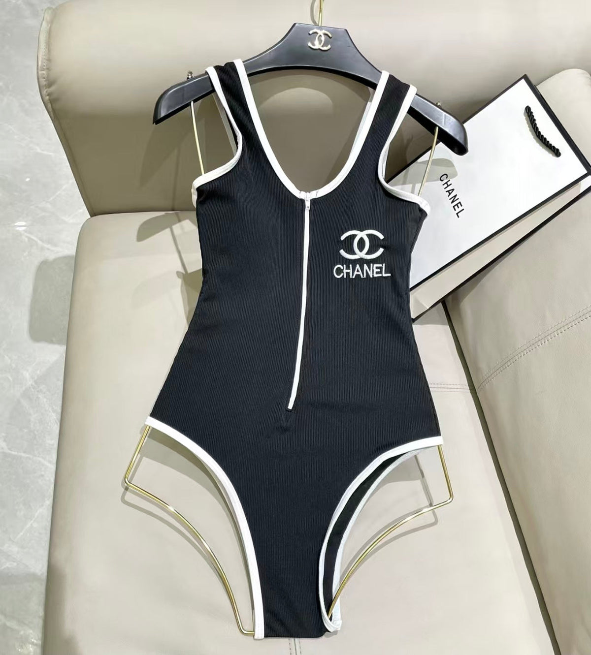 New one-piece swimsuit with chest cushion