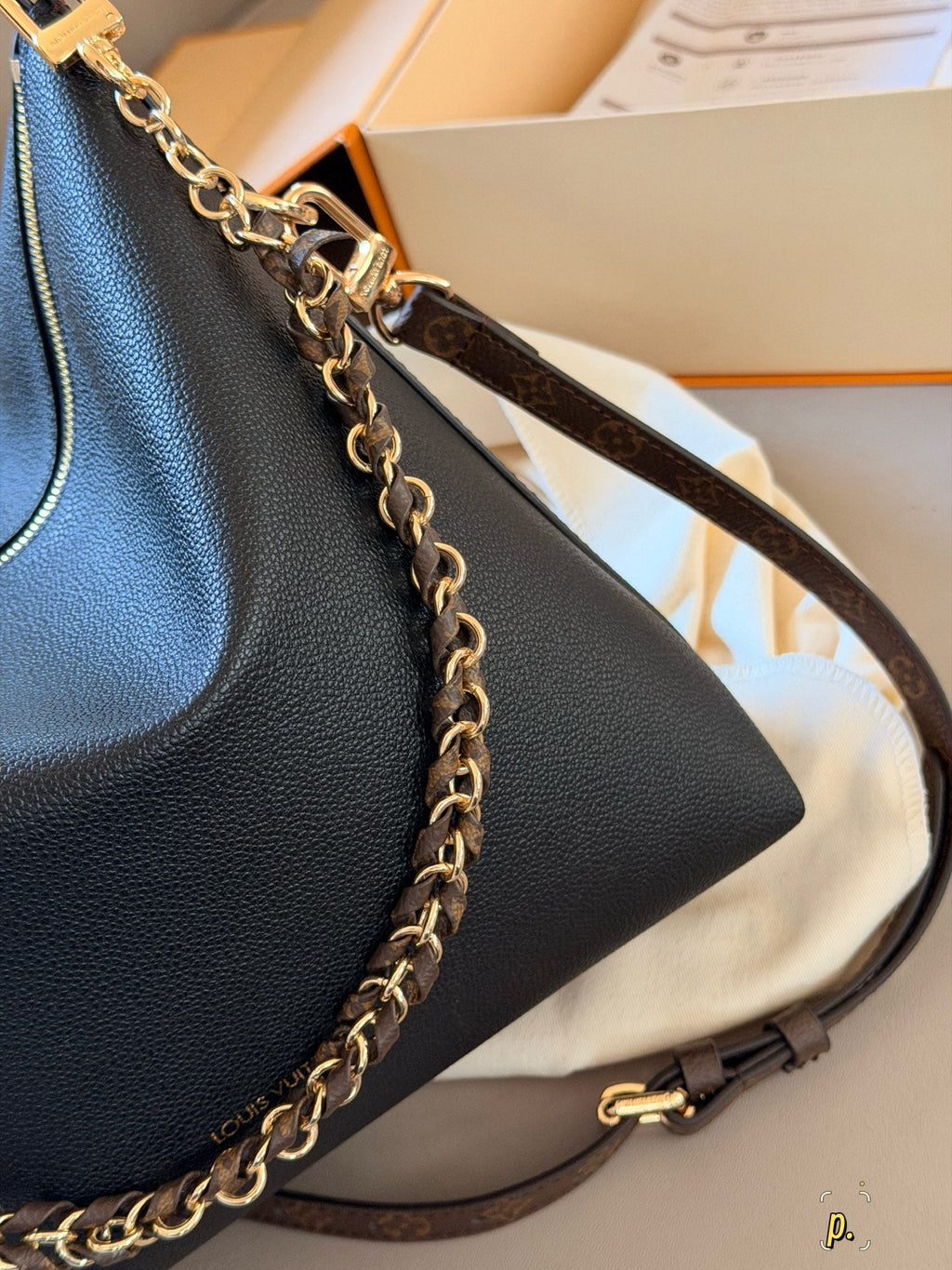 Pure black crescent chain tote bag