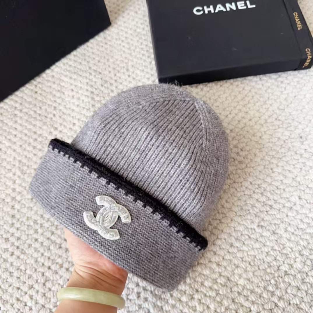 Explosive classic knitted hat
