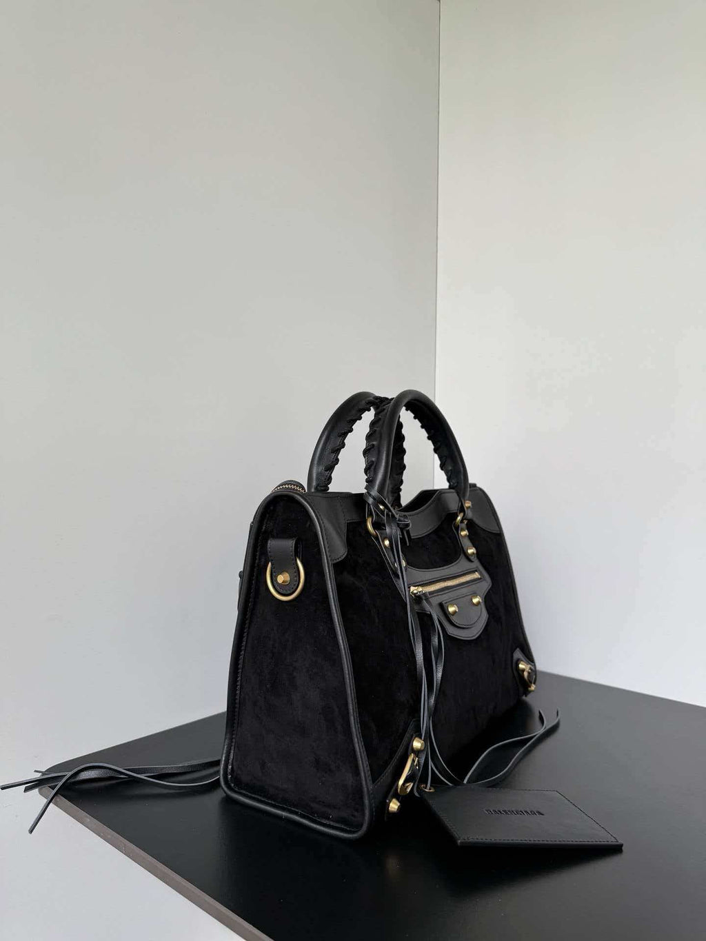 Classic and complex modern style handbag