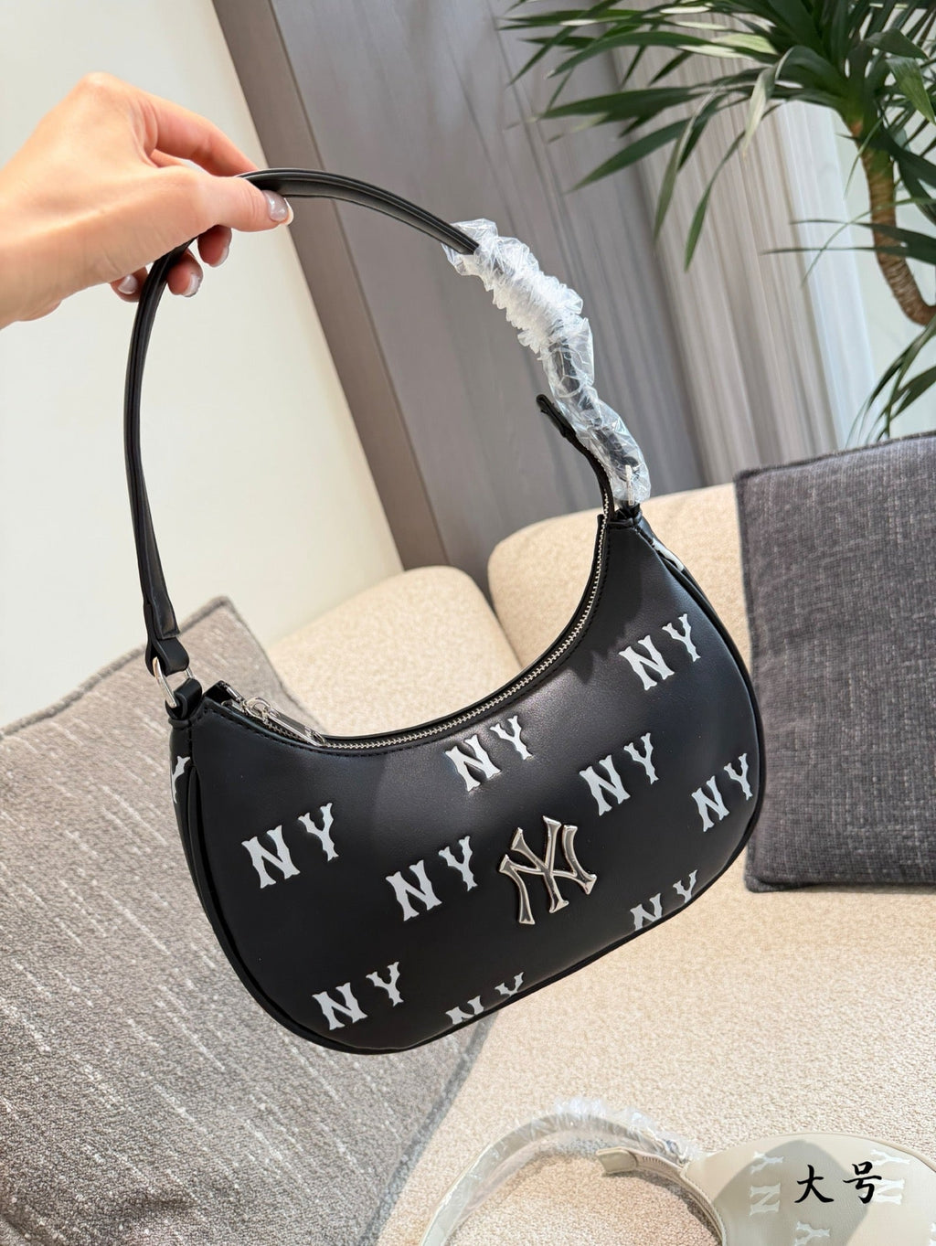 Old Flower Crescent Underarm Bag