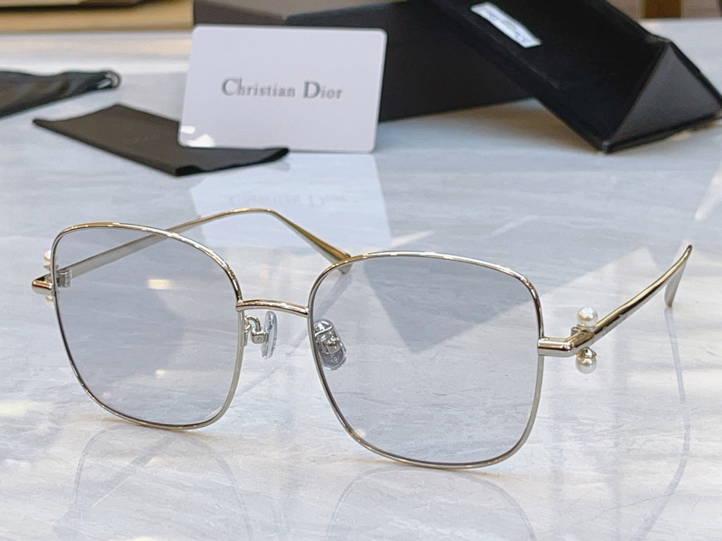 Metal framed sunglasses