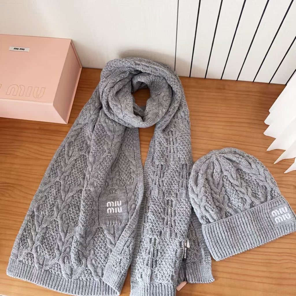 Explosive scarf and hat set