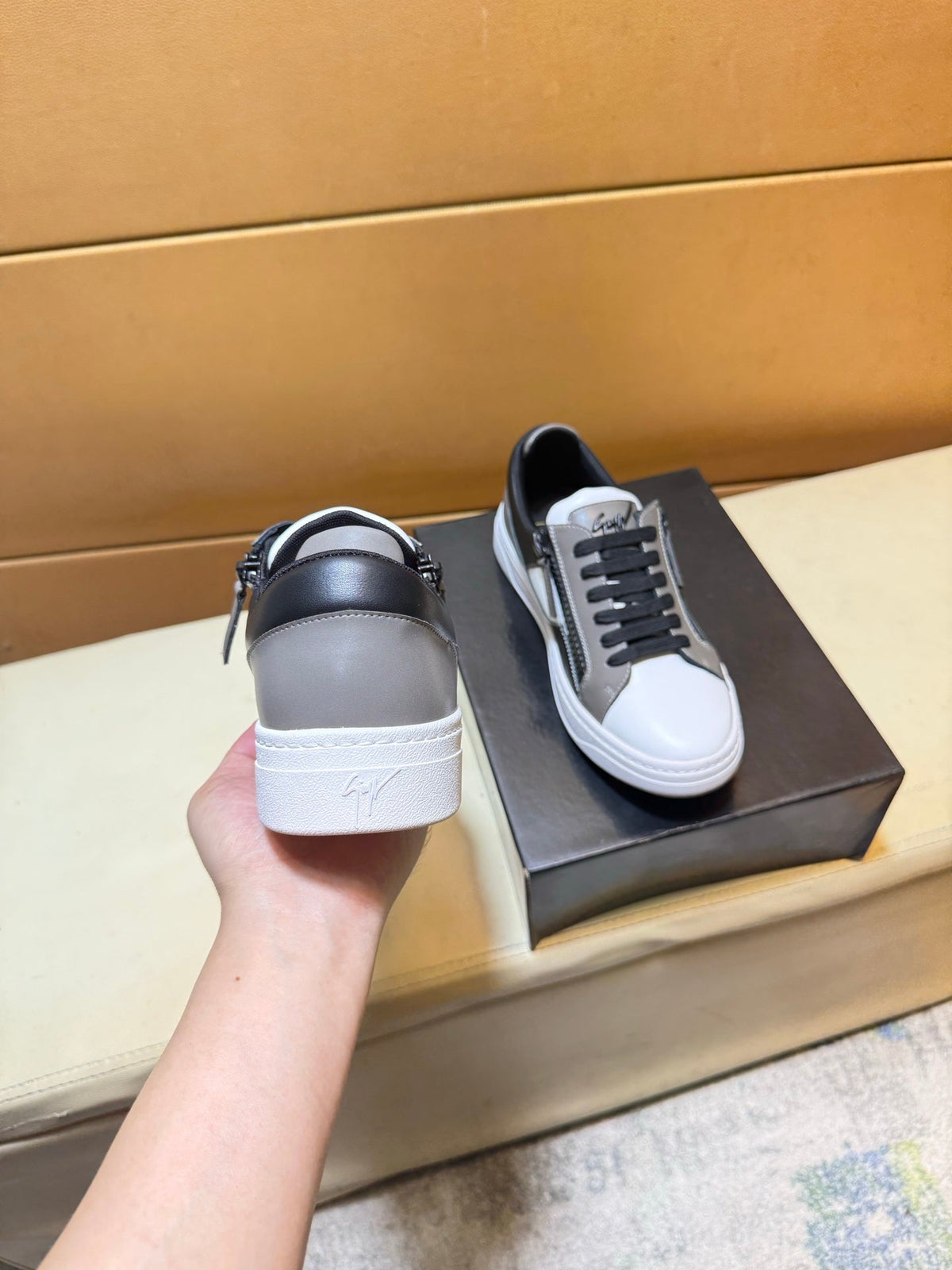 Lazy footrest style shoe upper breathable lace up board shoes