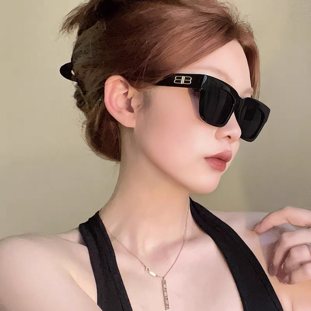 Small frame slimming sunscreen and UV resistant sunglasses