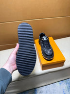 🏃 Casual shoes are a must-have for trendy men