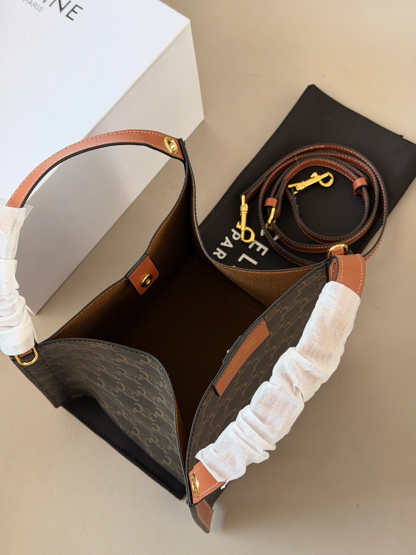 Small cube bucket bag tote bag