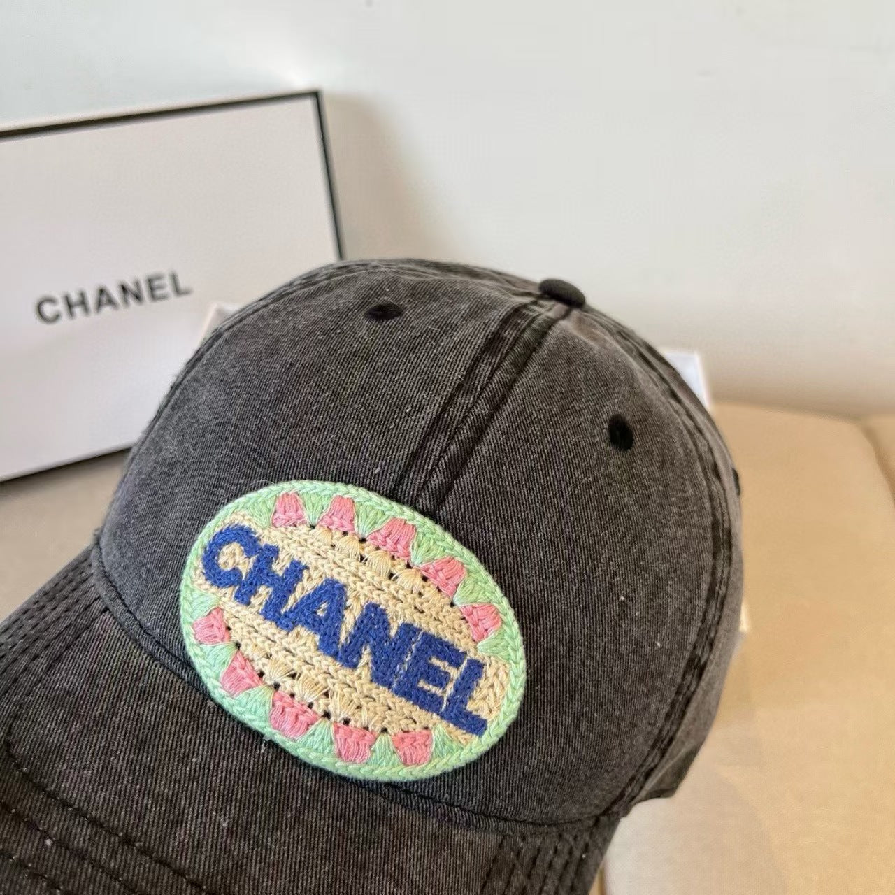 Explosive letter embroidered baseball cap