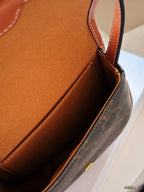 Small label saddle bag