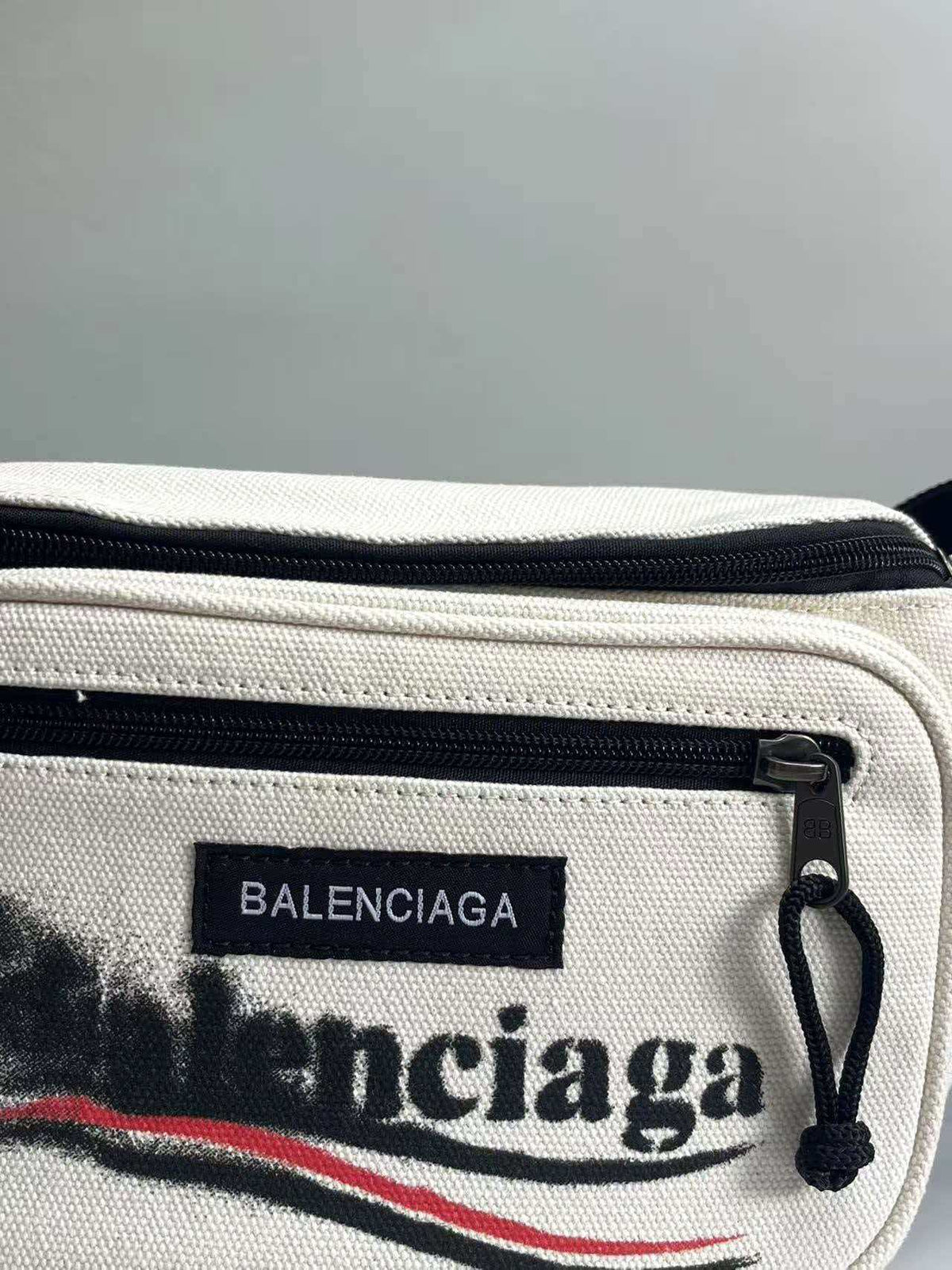 Canvas chest bag waist bag is simple and lightweight