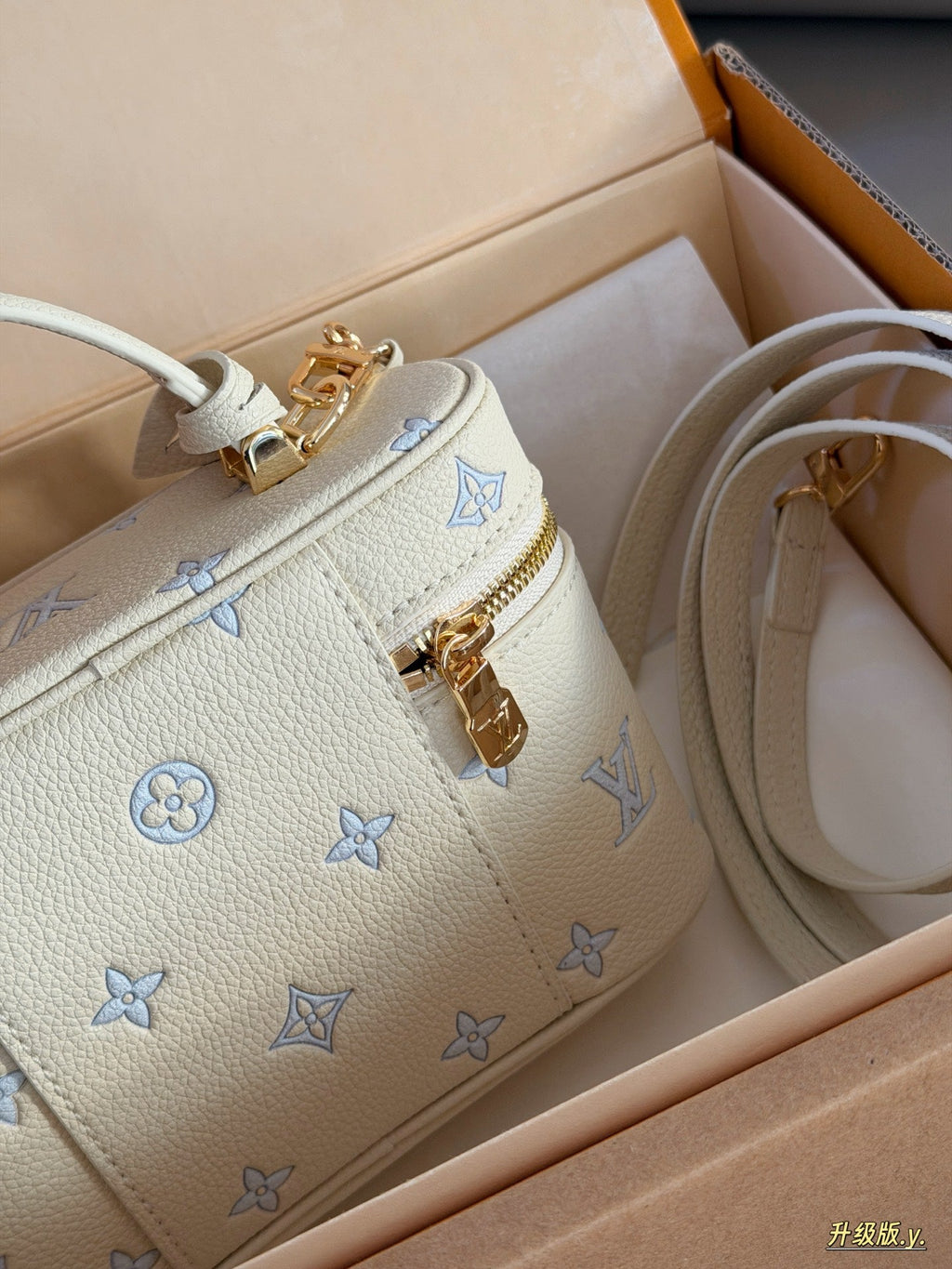 Ice cream blue lock flat makeup bag