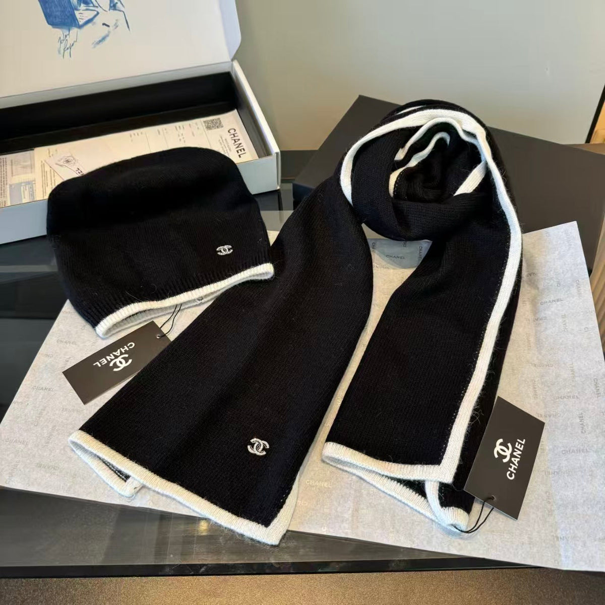 New set scarf