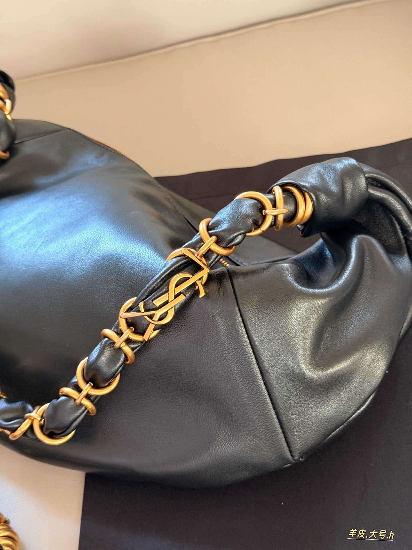 Round leather shoulder strap, crescent shaped semi-circular hobo, underarm bag, sheepskin